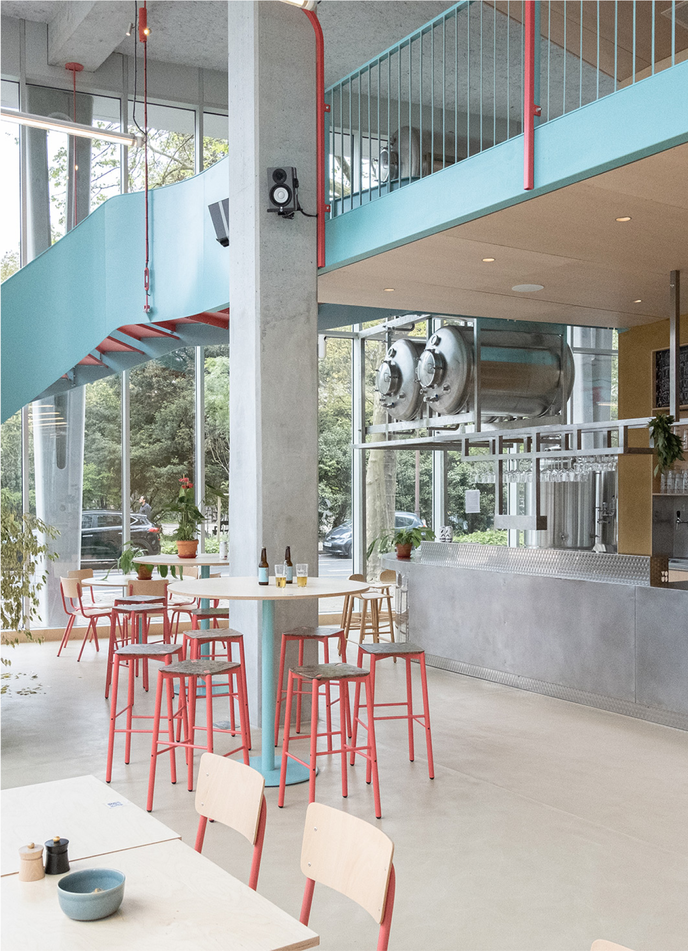 Escalier monumental + mezzanine • Mashup BrewPub • Collectif Vous